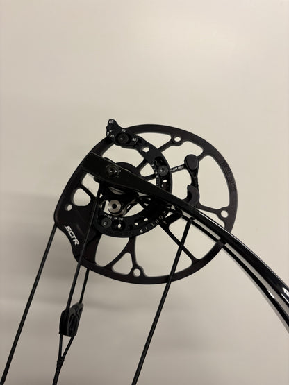 Hoyt Concept X 40 Compound Bow RH Liquid Black 50-60 lbs - NEW