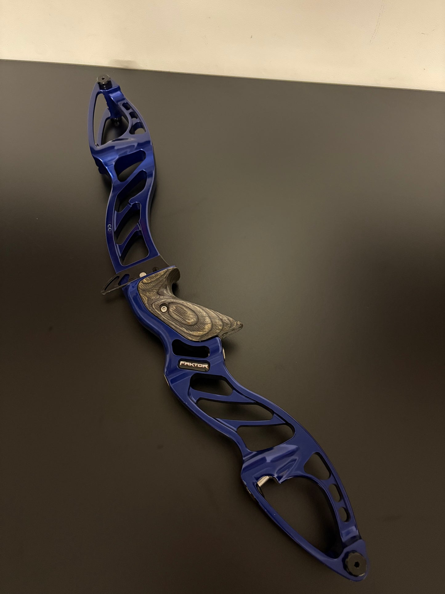 Hoyt Riser Faktor Formula RH Blue 25'' - Used