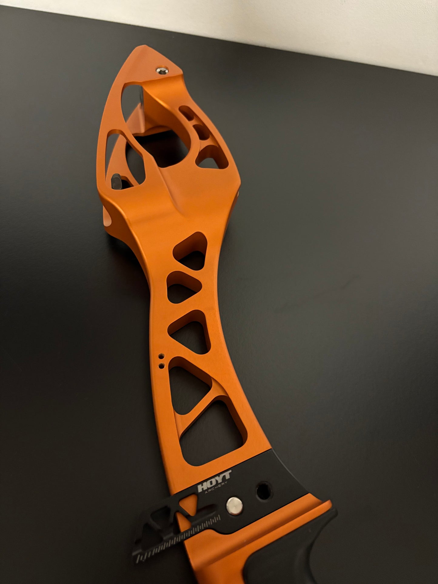 Hoyt Riser Formula X RH Orange 25'' - Used