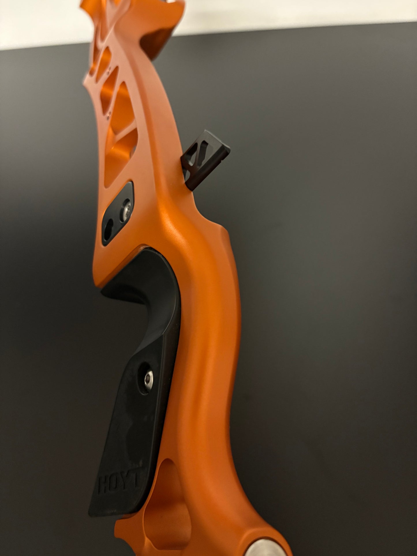 Hoyt Riser Formula X RH Orange 25'' - Used