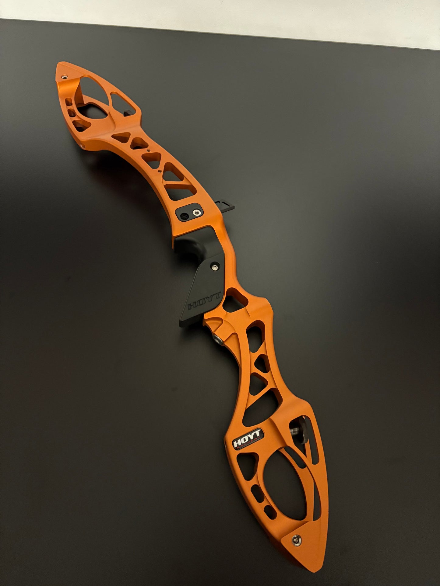 Hoyt Riser Formula X RH Orange 25'' - Used