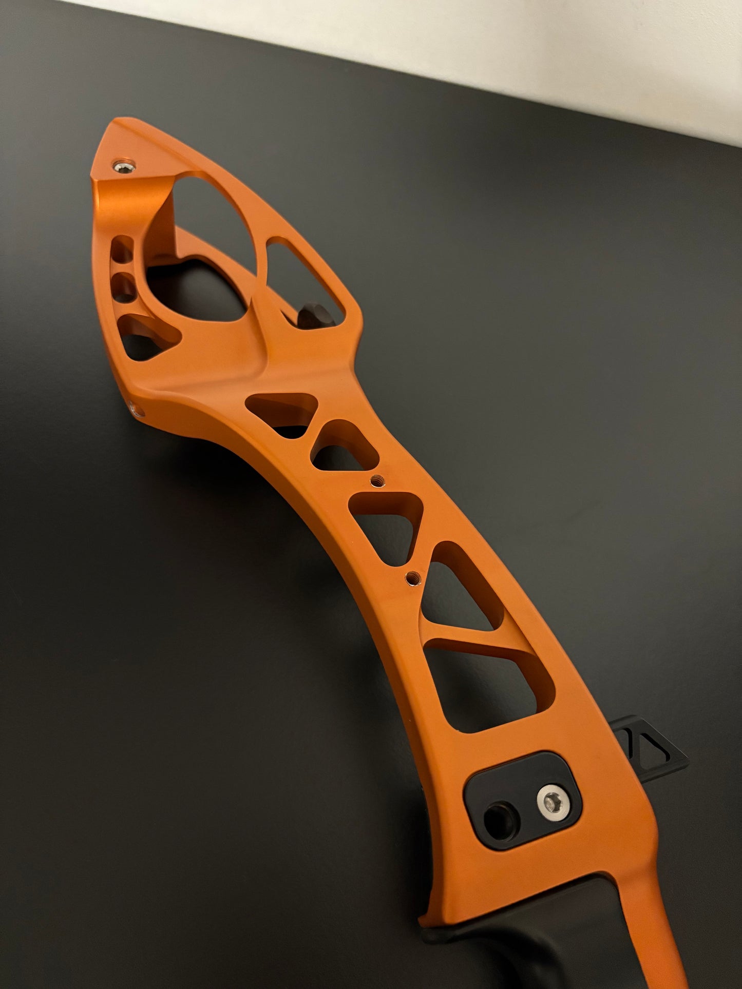 Hoyt Riser Formula X RH Orange 25'' - Used