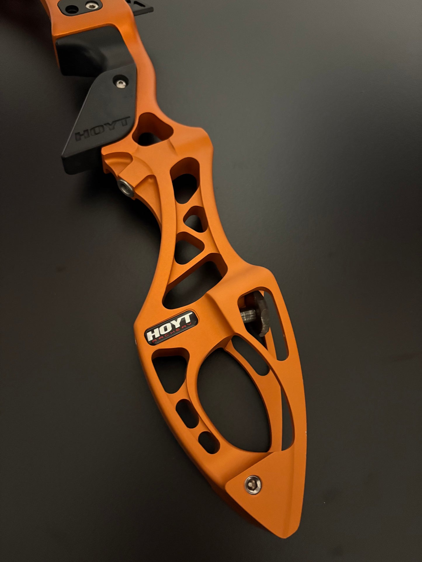 Hoyt Riser Formula X RH Orange 25'' - Used