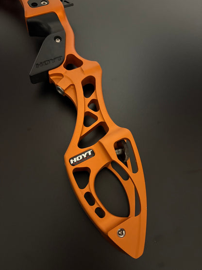 Hoyt Riser Formula X RH Orange 25'' - Used