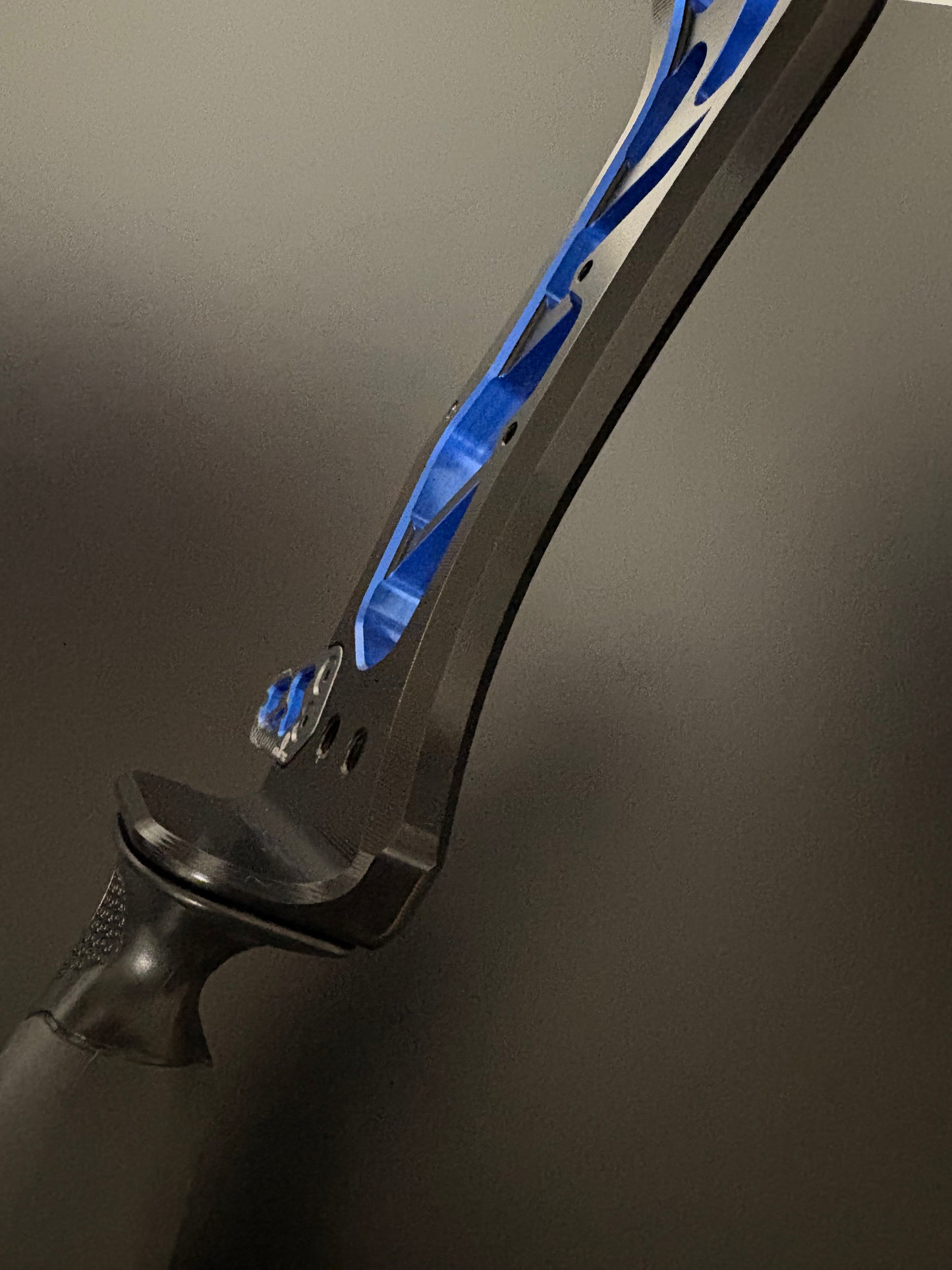 Kinetic Riser Invinso V2 Dual Color ILF RH Black/Blue 25'' - Used