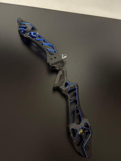 Kinetic Riser Invinso V2 Dual Color ILF RH Black/Blue 25'' - Used