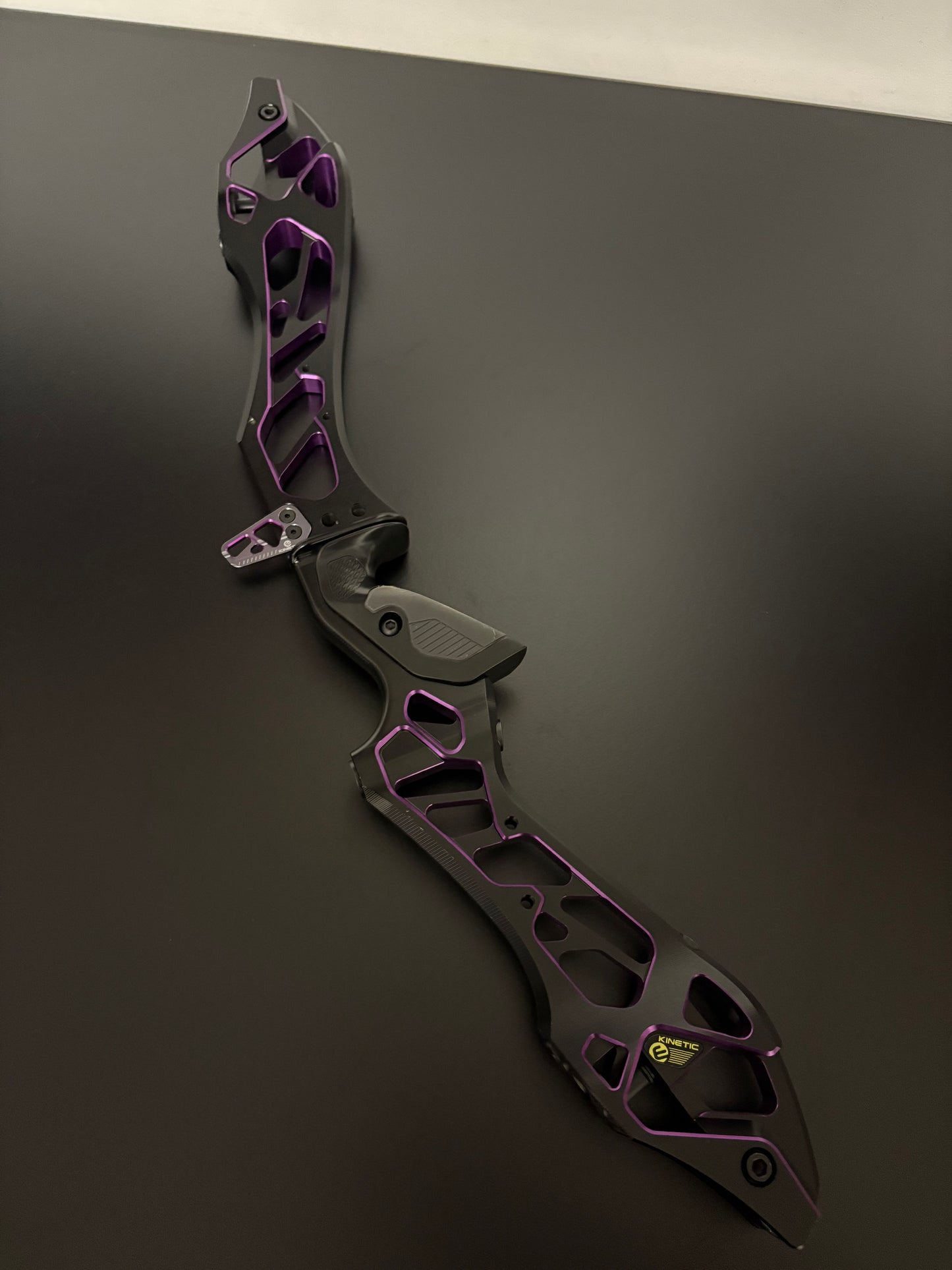 Kinetic Riser Invinso V2 Dual Color ILF RH Black/Purple 25'' - Used