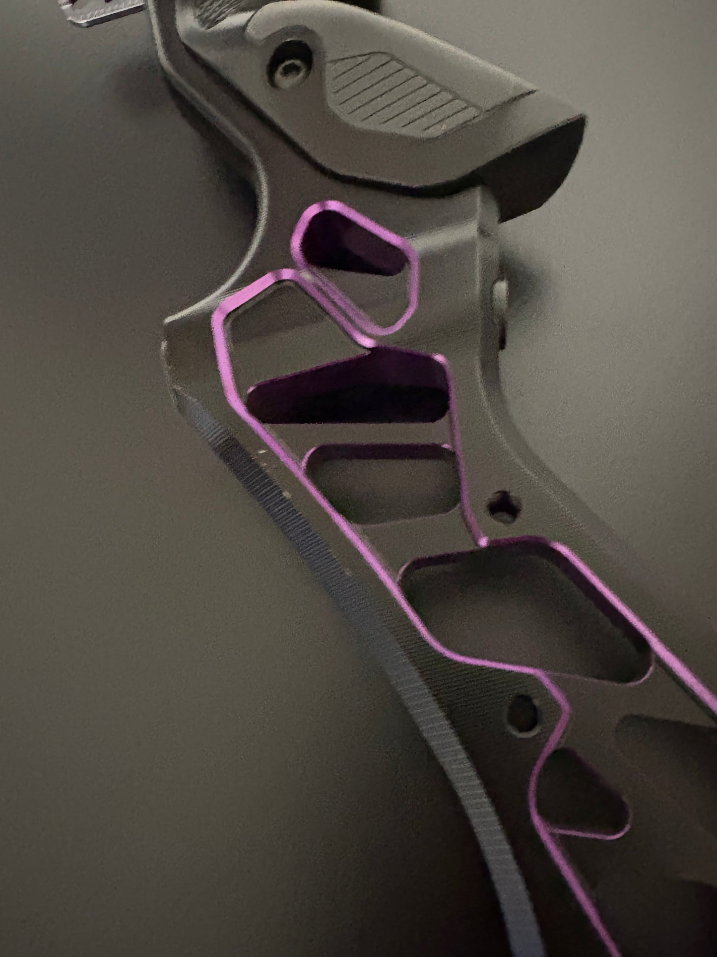 Kinetic Riser Invinso V2 Dual Color ILF RH Black/Purple 25'' - Used