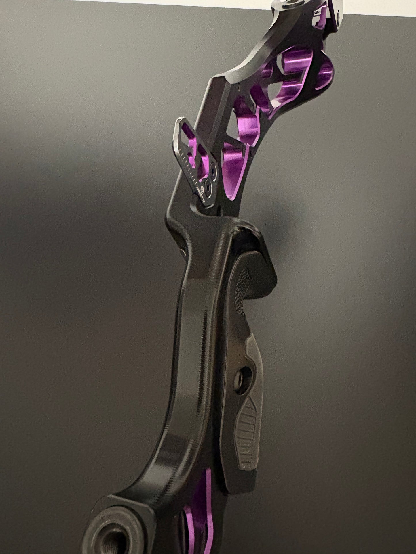 Kinetic Riser Invinso V2 Dual Color ILF RH Black/Purple 25'' - Used