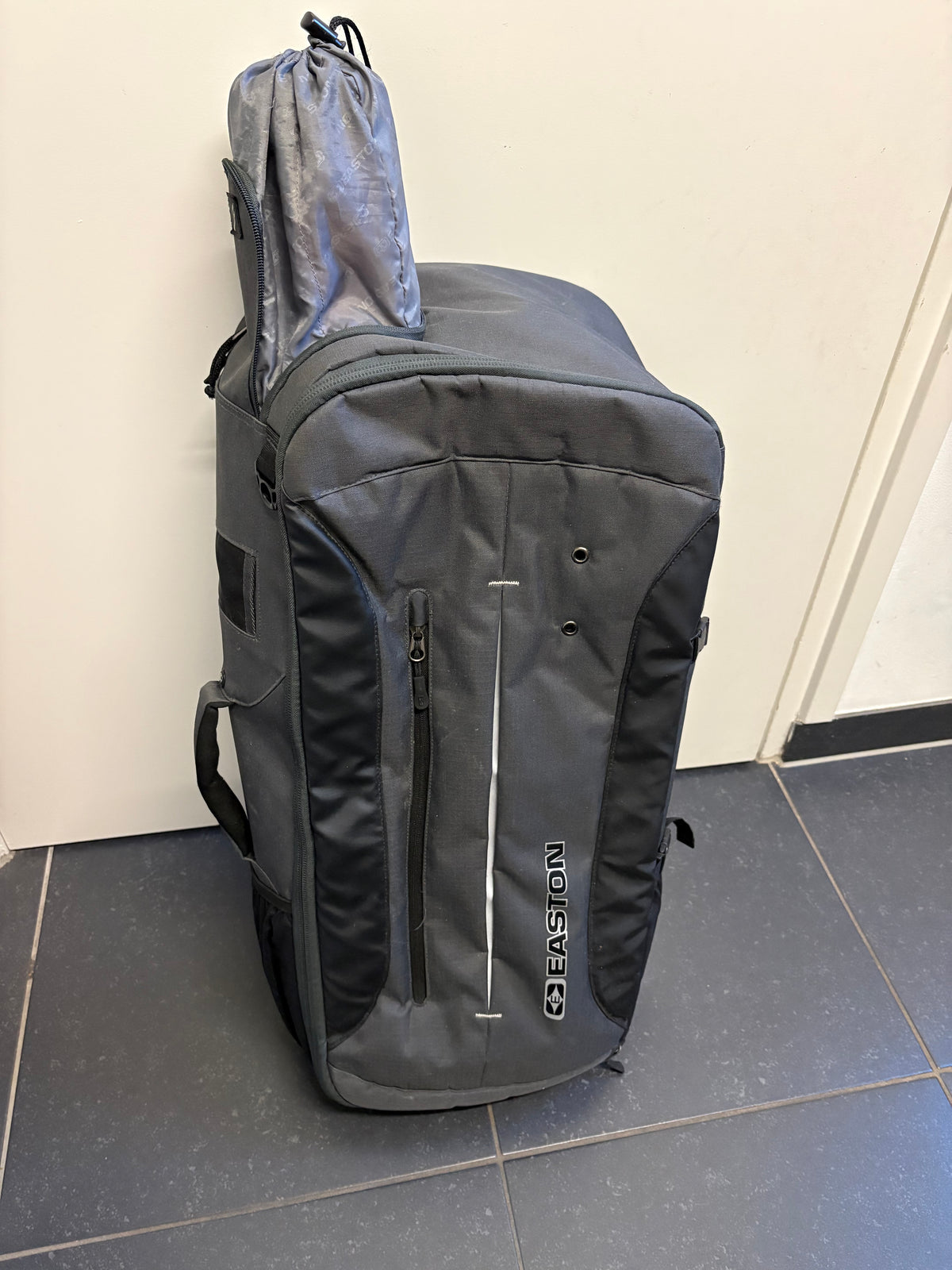 Easton Deluxe Recurve Backpack - Used