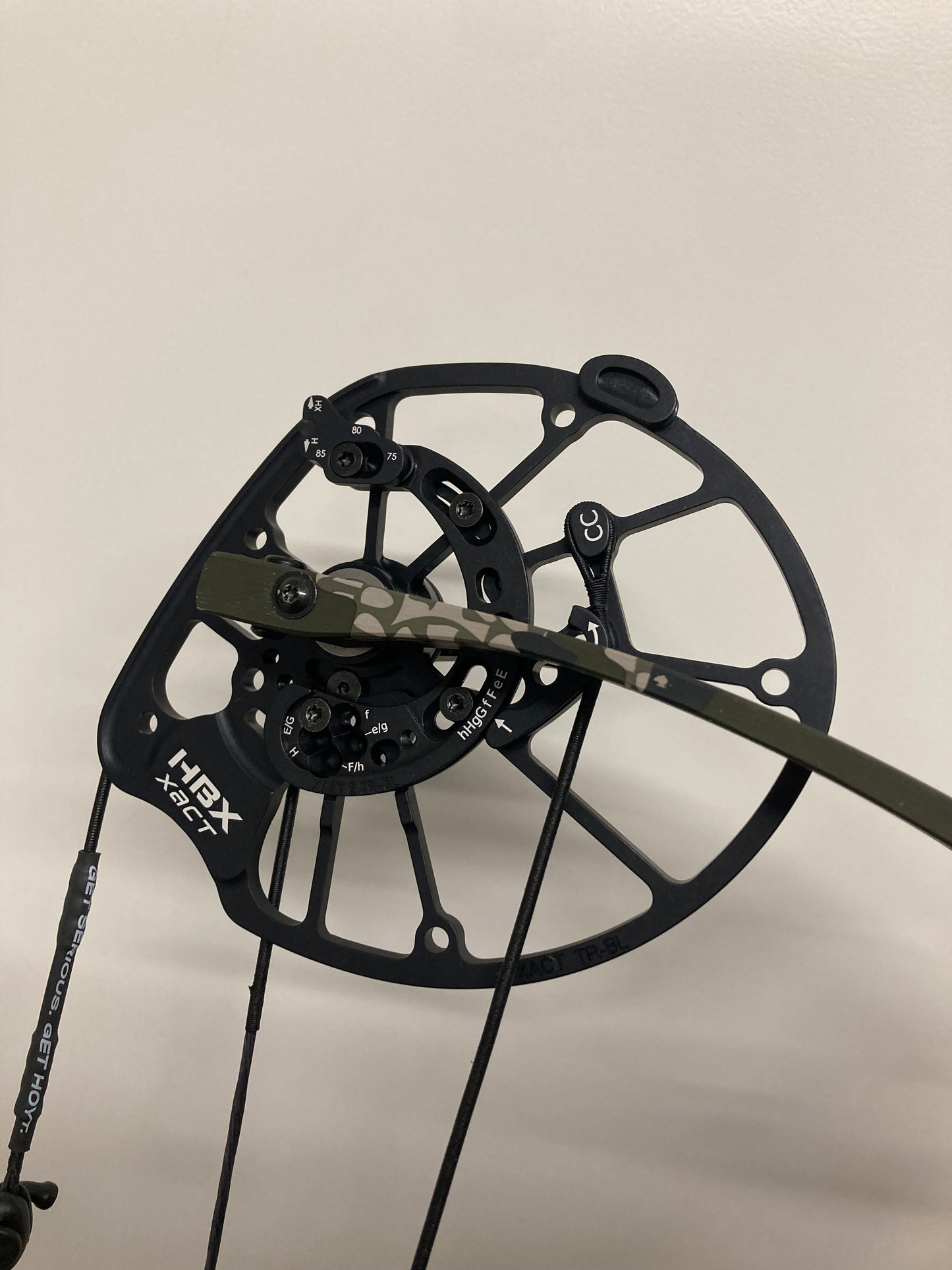 Hoyt Alpha X 33 Compound Bow RH Kuiu Verde 2.0 HBX Xakt 40-50 lbs - Show Model (#1.1)