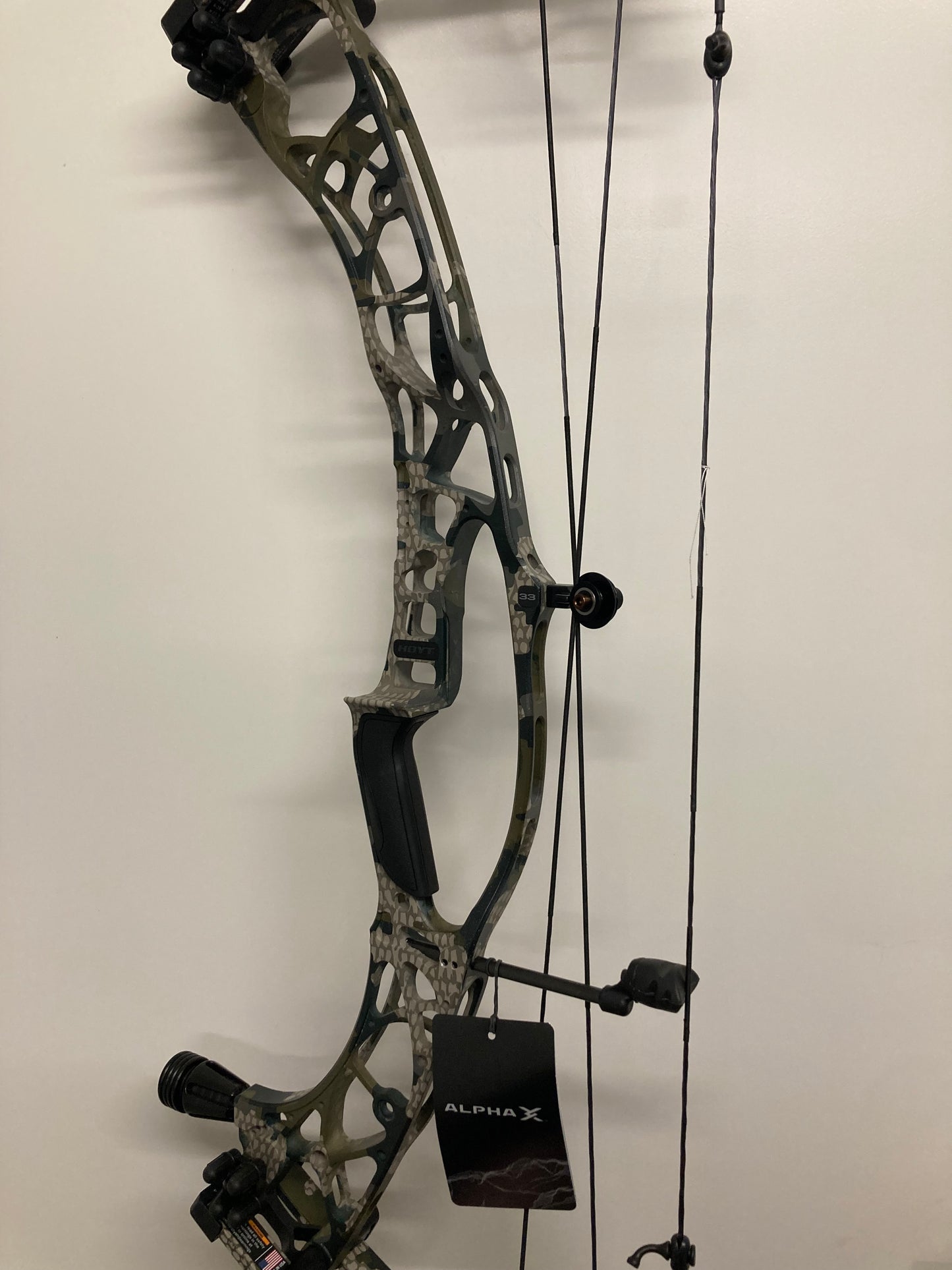 Hoyt Alpha X 33 Compound Bow RH Kuiu Verde 2.0 HBX Xakt 40-50 lbs - Show Model (#1.1)