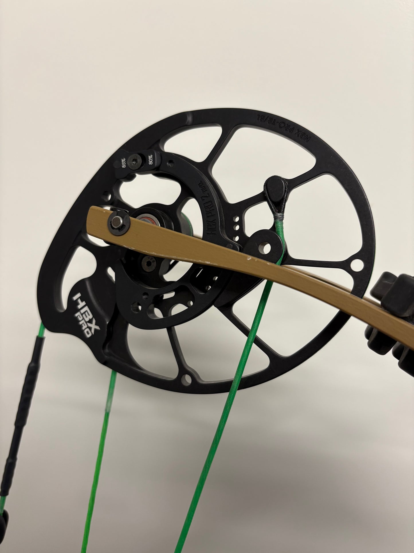 Hoyt RX7 Ultra Compound Bow RH Bourbon 60-70 lbs OPTIONAL ACCESSORIES - Show Model (#1.1)