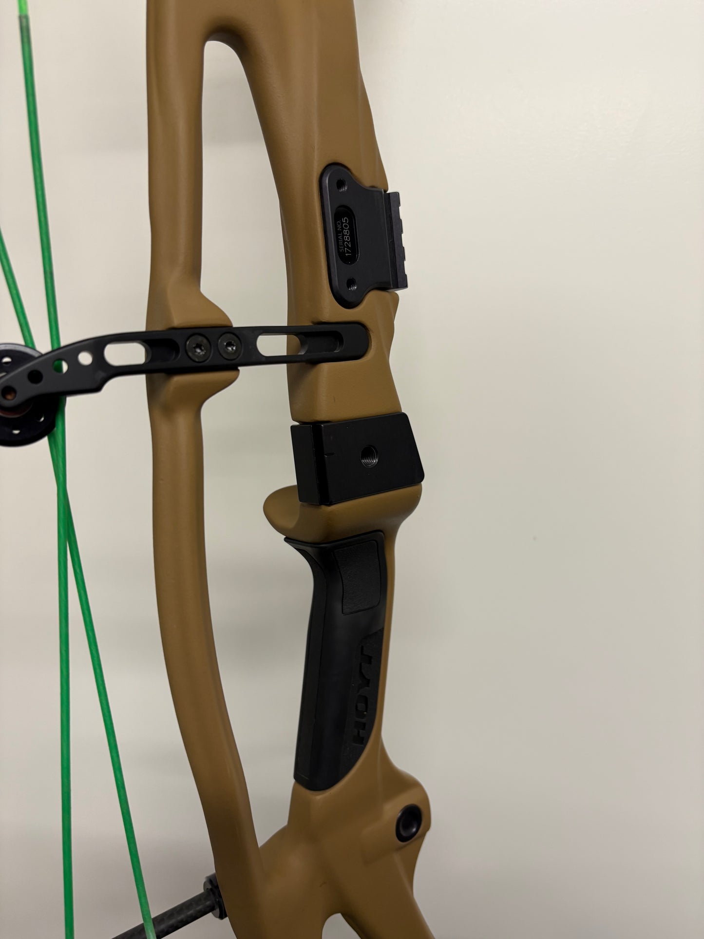 Hoyt RX7 Ultra Compound Bow RH Bourbon 60-70 lbs OPTIONAL ACCESSORIES - Show Model (#1.1)