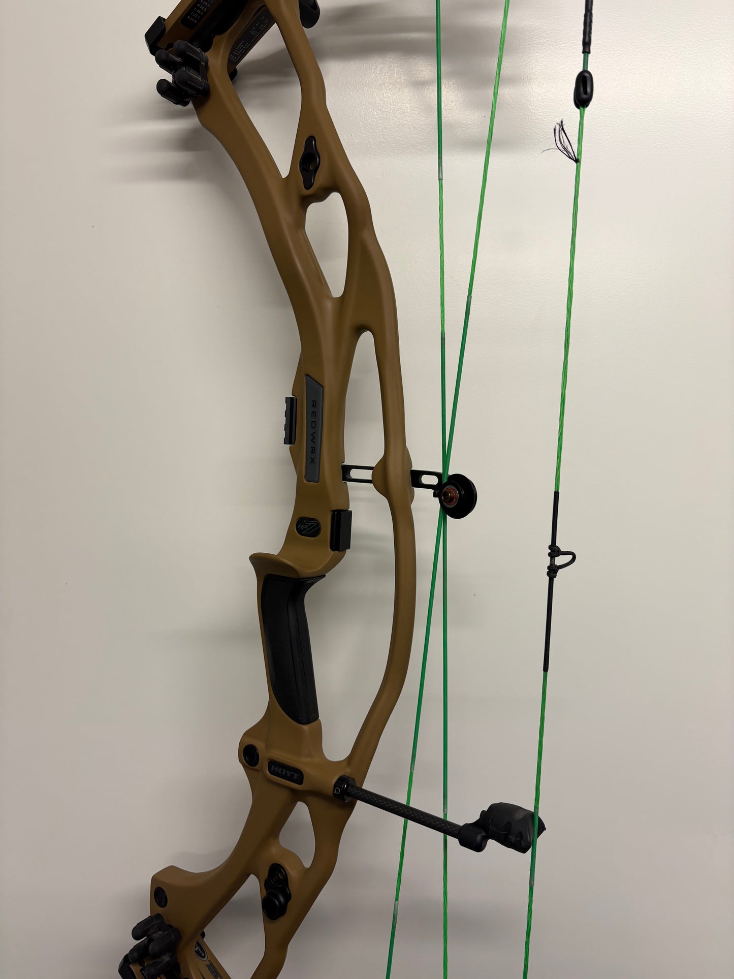 Hoyt RX7 Ultra Compound Bow RH Bourbon 60-70 lbs OPTIONAL ACCESSORIES - Show Model (#1.1)