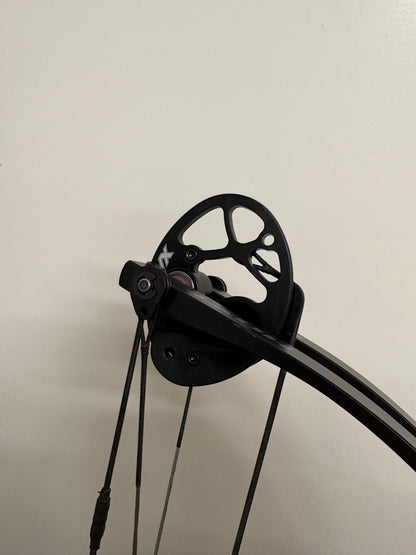 Hoyt Stratos 36 Compound Bow LH Frost White SVX #1 50-60 lbs - Show Model