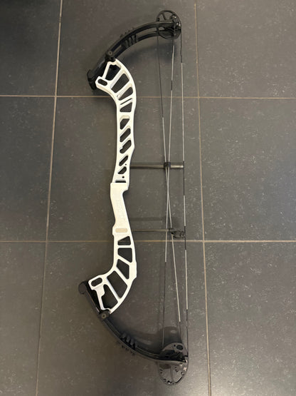 Hoyt Altus 38 Compound Bow RH Lightning White SVX #4 50-60 lbs - Used (1.1)