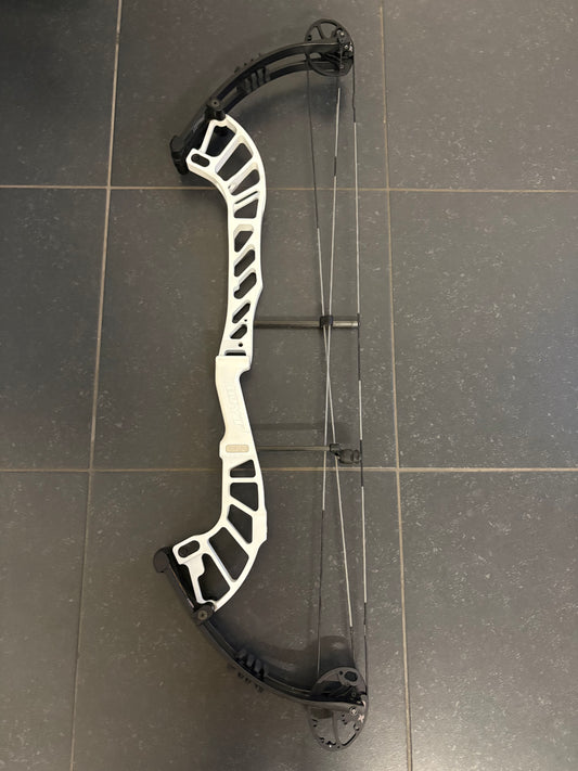 Hoyt Altus 38 Compound Bow RH Lightning White SVX #4 50-60 lbs - Used (1.1)