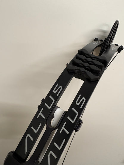 Hoyt Altus 38 Compound Bow RH Lightning White SVX #4 50-60 lbs - Used (1.1)