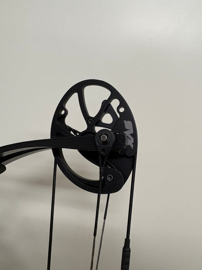 Hoyt Altus 38 Compound Bow RH Lightning White SVX #4 50-60 lbs - Used (1.1)