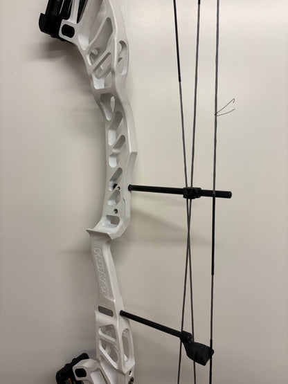 Hoyt Altus 38 Compound Bow RH Lightning White SVX #4 50-60 lbs - Used (1.1)