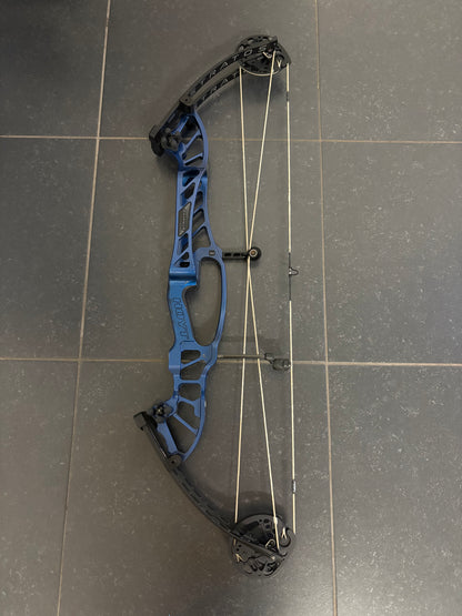 Hoyt Stratos 36 Compound Bow RH Cosmo Blue HBT #2 50-60 lbs - Used