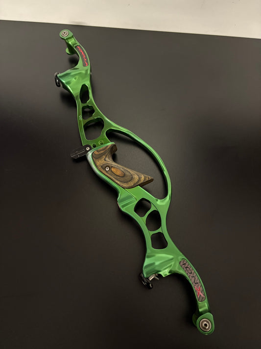Hoyt Riser Ion-X RH Green 25'' - Used