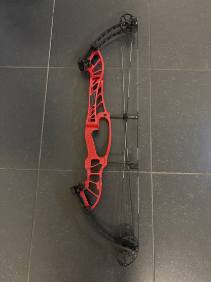 Hoyt Stratos 36 Compound Bow RH Championship Red SVX #4 50-60 lbs - Used