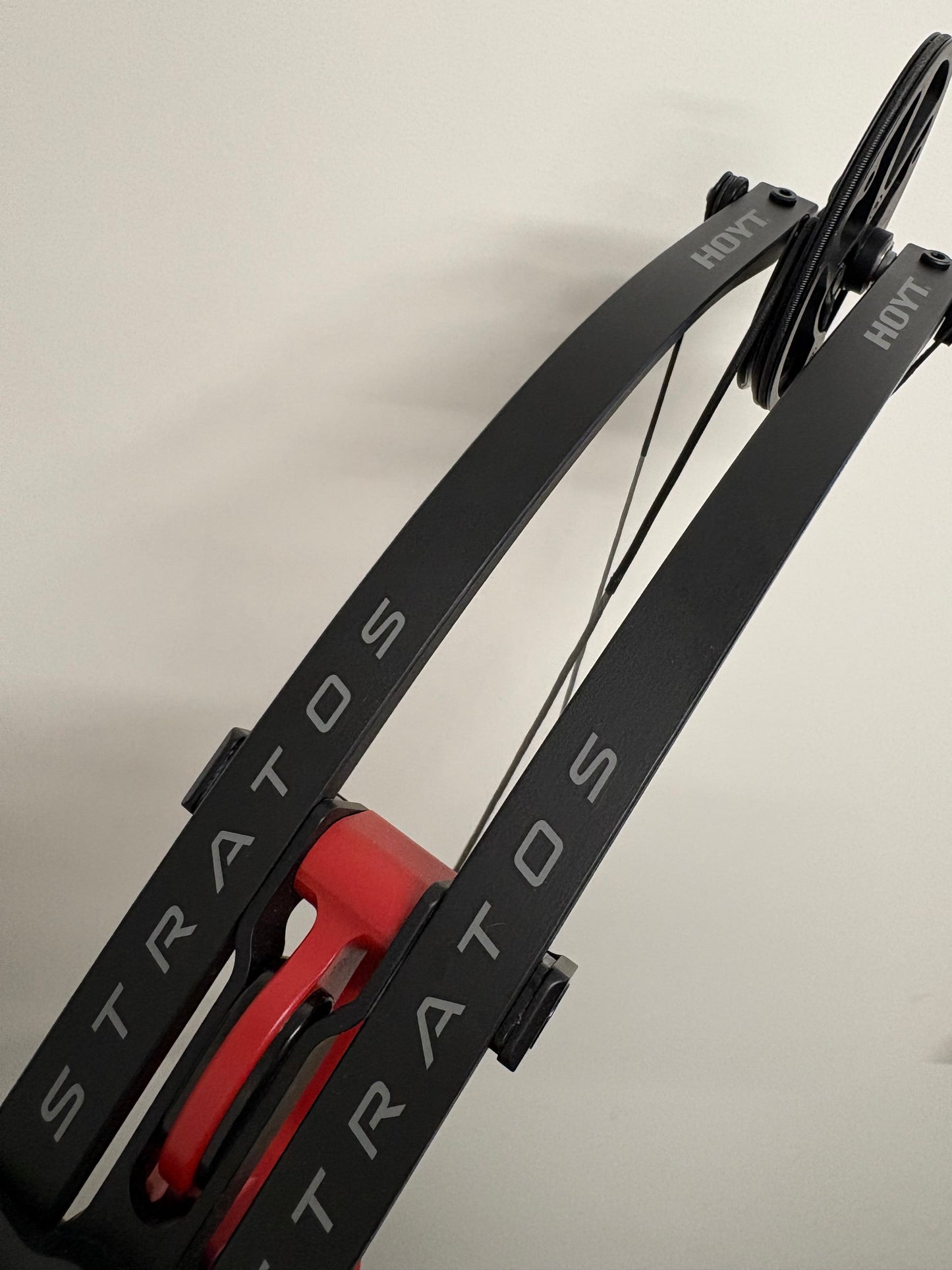Hoyt Stratos 36 Compound Bow RH Championship Red SVX #4 50-60 lbs - Used