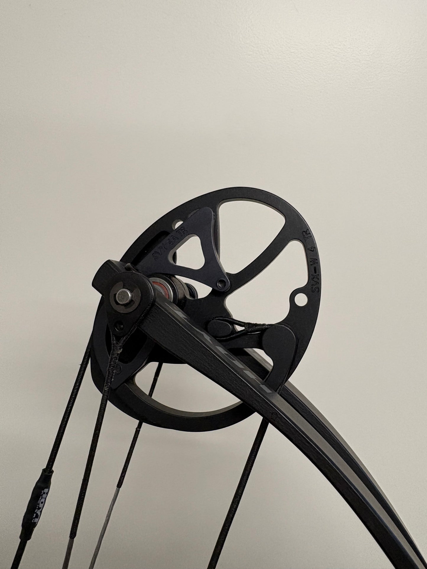 Hoyt Stratos 36 Compound Bow RH Championship Red SVX #4 50-60 lbs - Used