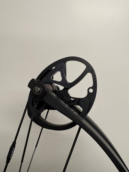 Hoyt Stratos 36 Compound Bow RH Championship Red SVX #4 50-60 lbs - Used