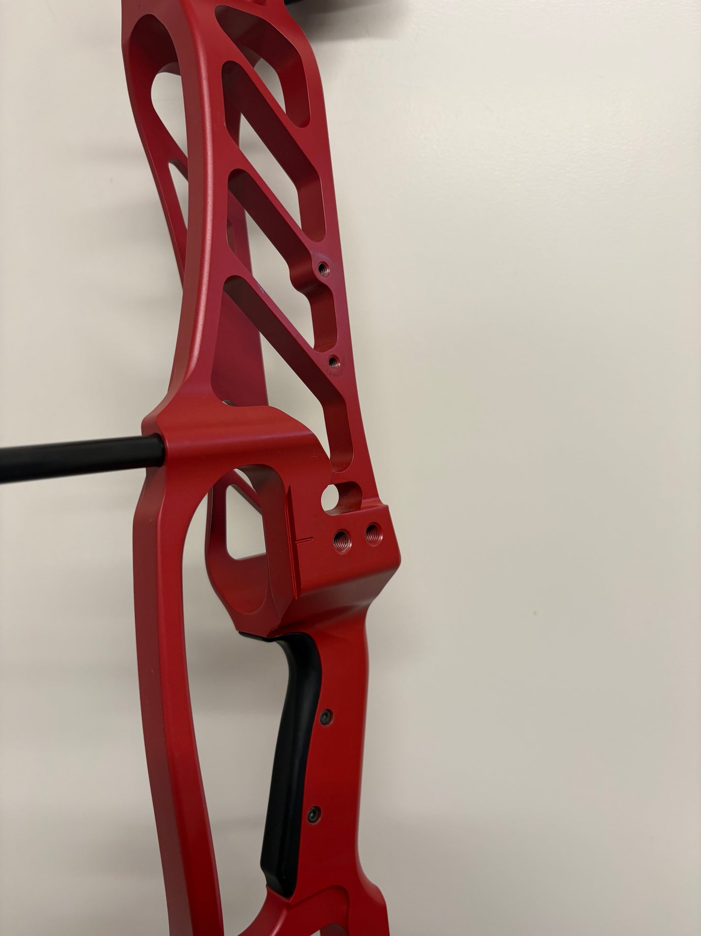 Hoyt Stratos 36 Compound Bow RH Championship Red SVX #4 50-60 lbs - Used