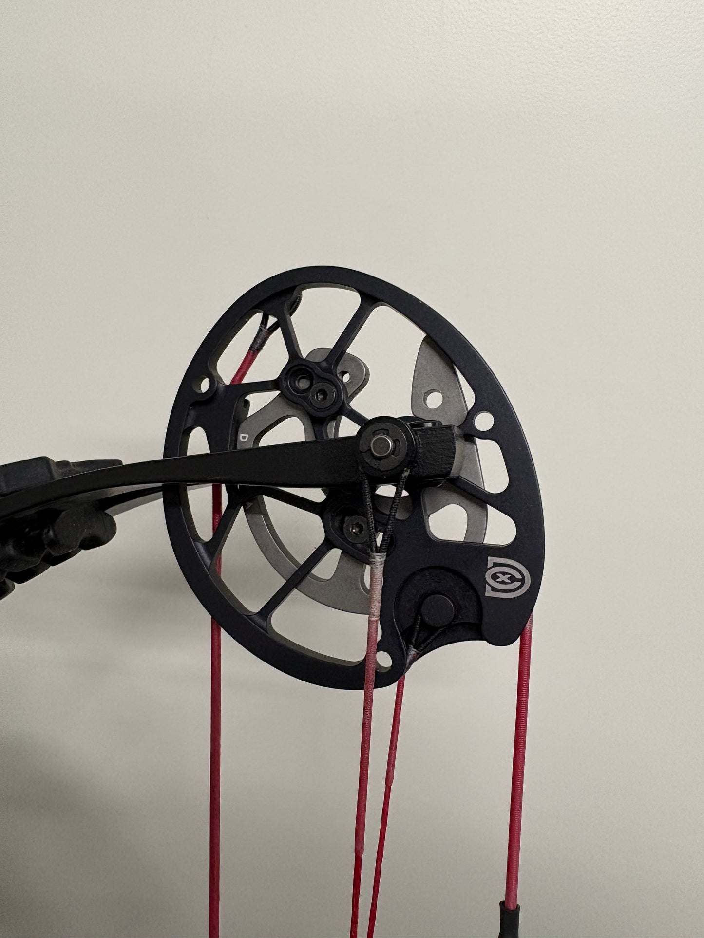 Hoyt Invicta 37 Compound Bow RH Slate DCX #3 50-60 lbs - Used