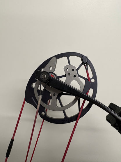 Hoyt Invicta 37 Compound Bow RH Slate DCX #3 50-60 lbs - Used