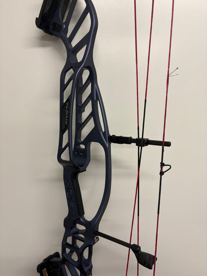 Hoyt Invicta 37 Compound Bow RH Slate DCX #3 50-60 lbs - Used