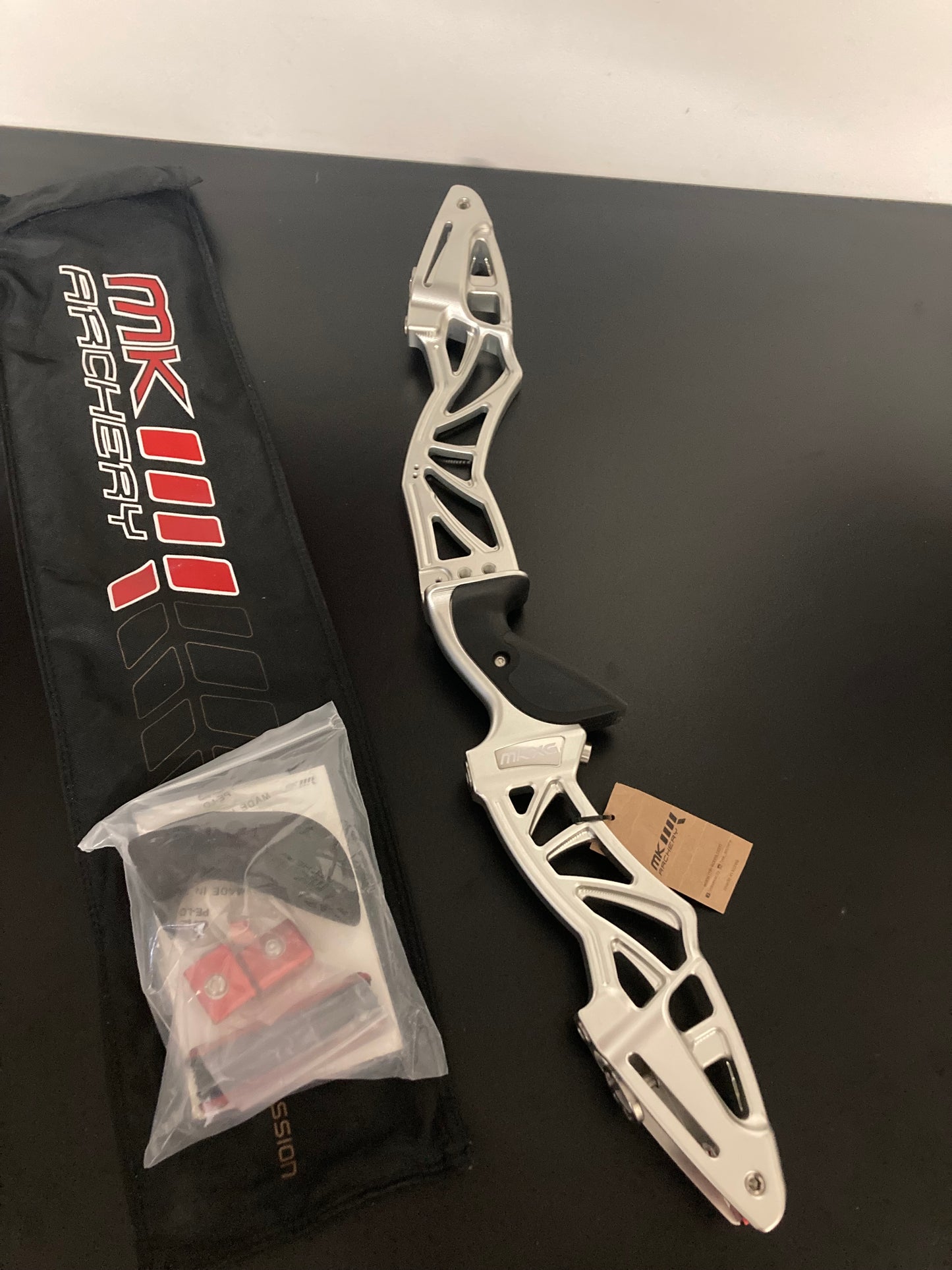 MK Riser XG ILF RH Silver 25'' - New – Archery Outlet