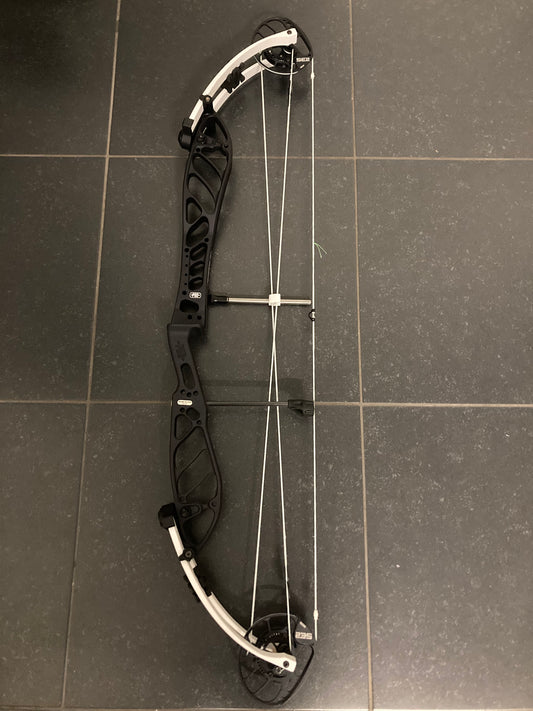 PSE Supra X 40 SE2 Compound Bow RH Black 50-60 lbs - Used