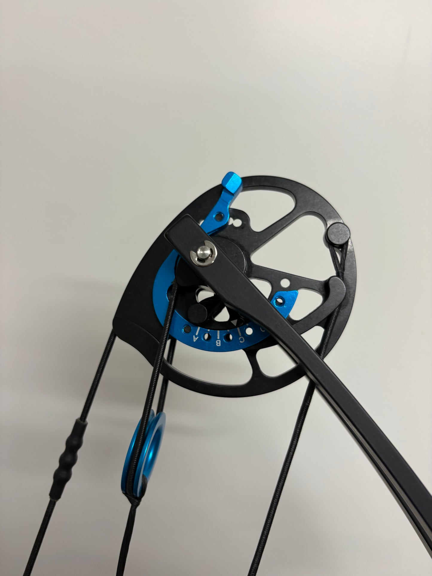 Topoint Serenity Compound Bow RH Blue 35-58 lbs - Used
