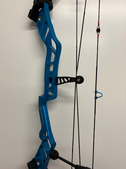 Topoint Serenity Compound Bow RH Blue 35-58 lbs - Used