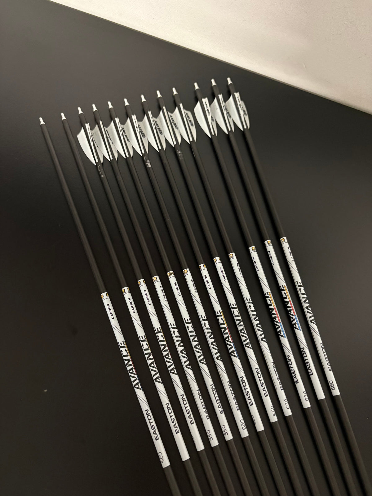 Easton Avance Carbon Arrow Set 12 pcs / Spine 550 / 29.625 inch - Used