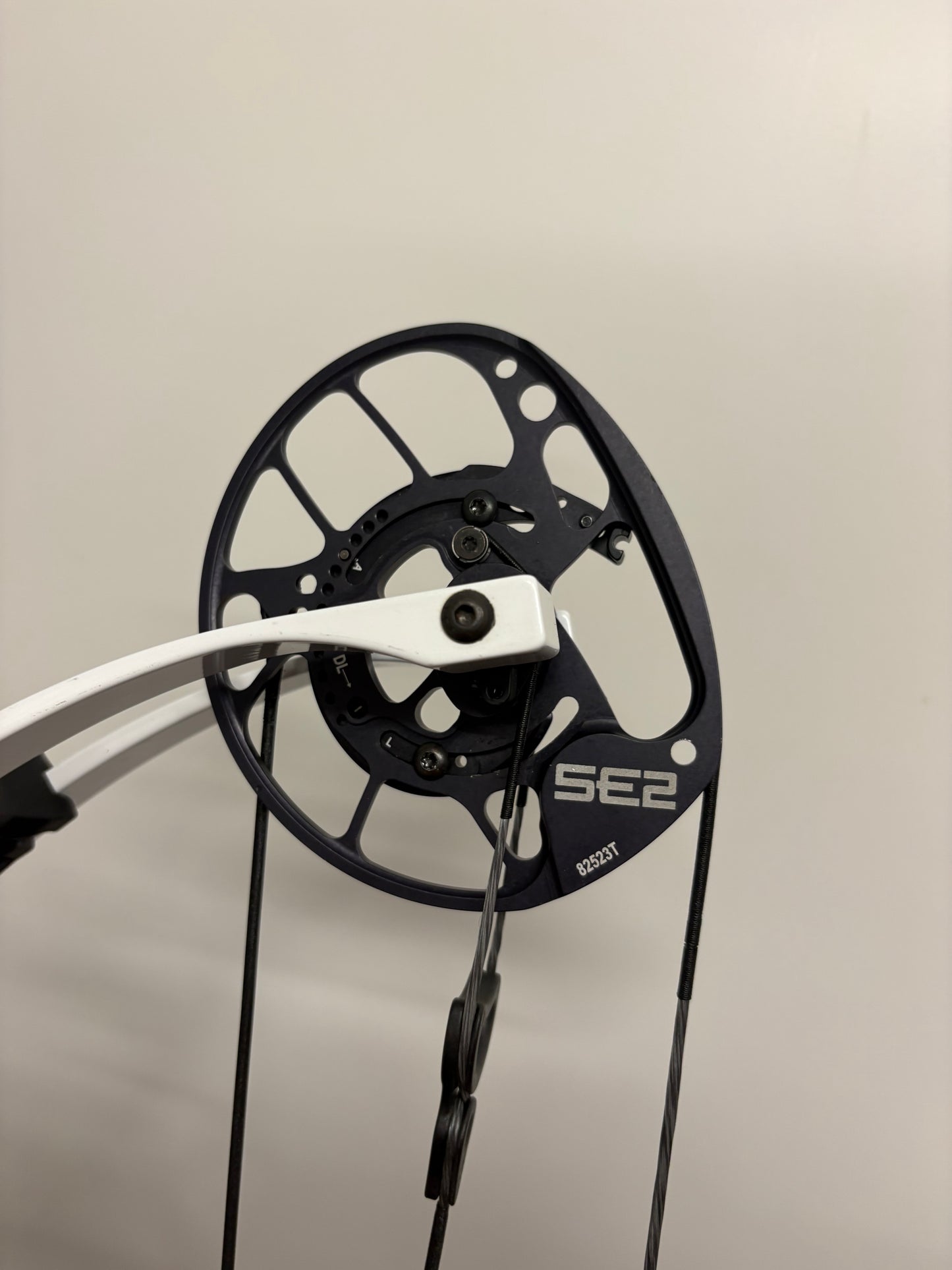 PSE Dominator Duo 40 SE2 Compound Bow RH/LH Purple 40-50 lbs - Used