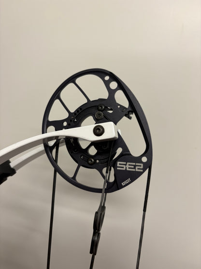PSE Dominator Duo 40 SE2 Compound Bow RH/LH Purple 40-50 lbs - Used