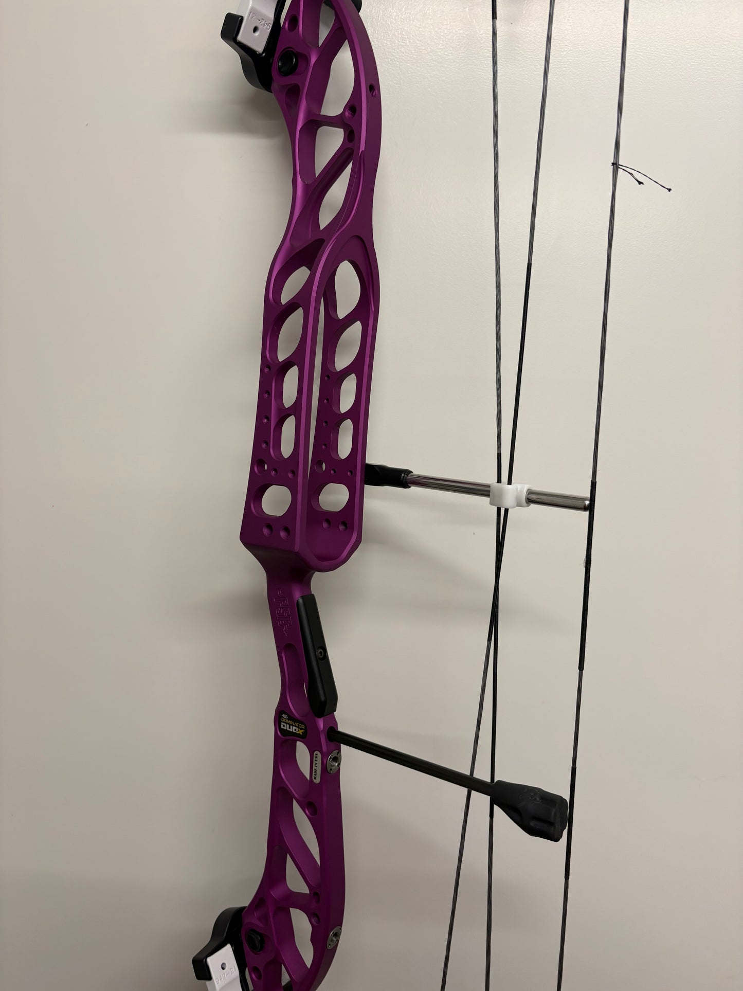 PSE Dominator Duo 40 SE2 Compound Bow RH/LH Purple 40-50 lbs - Used