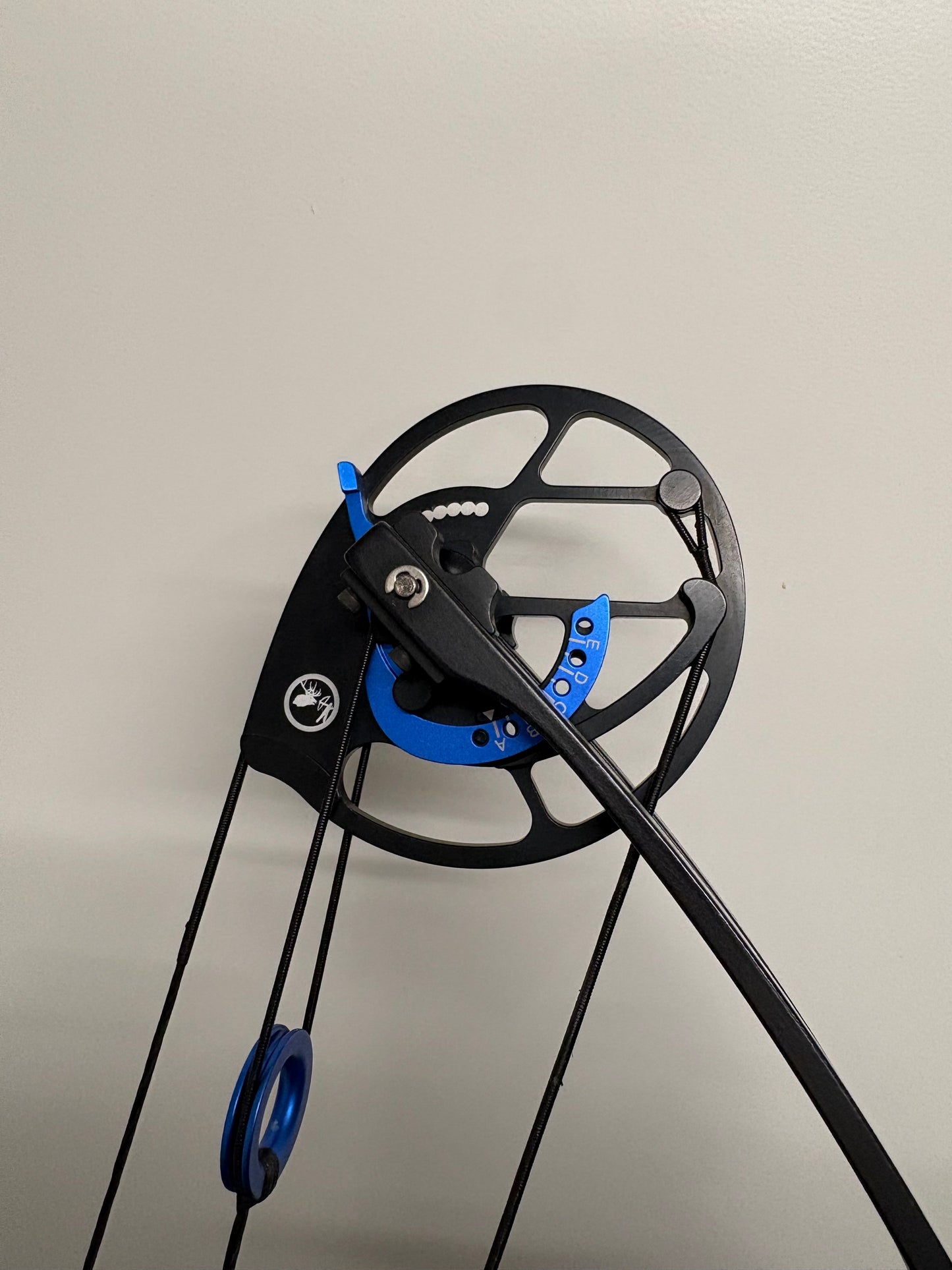 Topoint Breth 36 Compound Bow RH Blue 35-50 lbs - Used