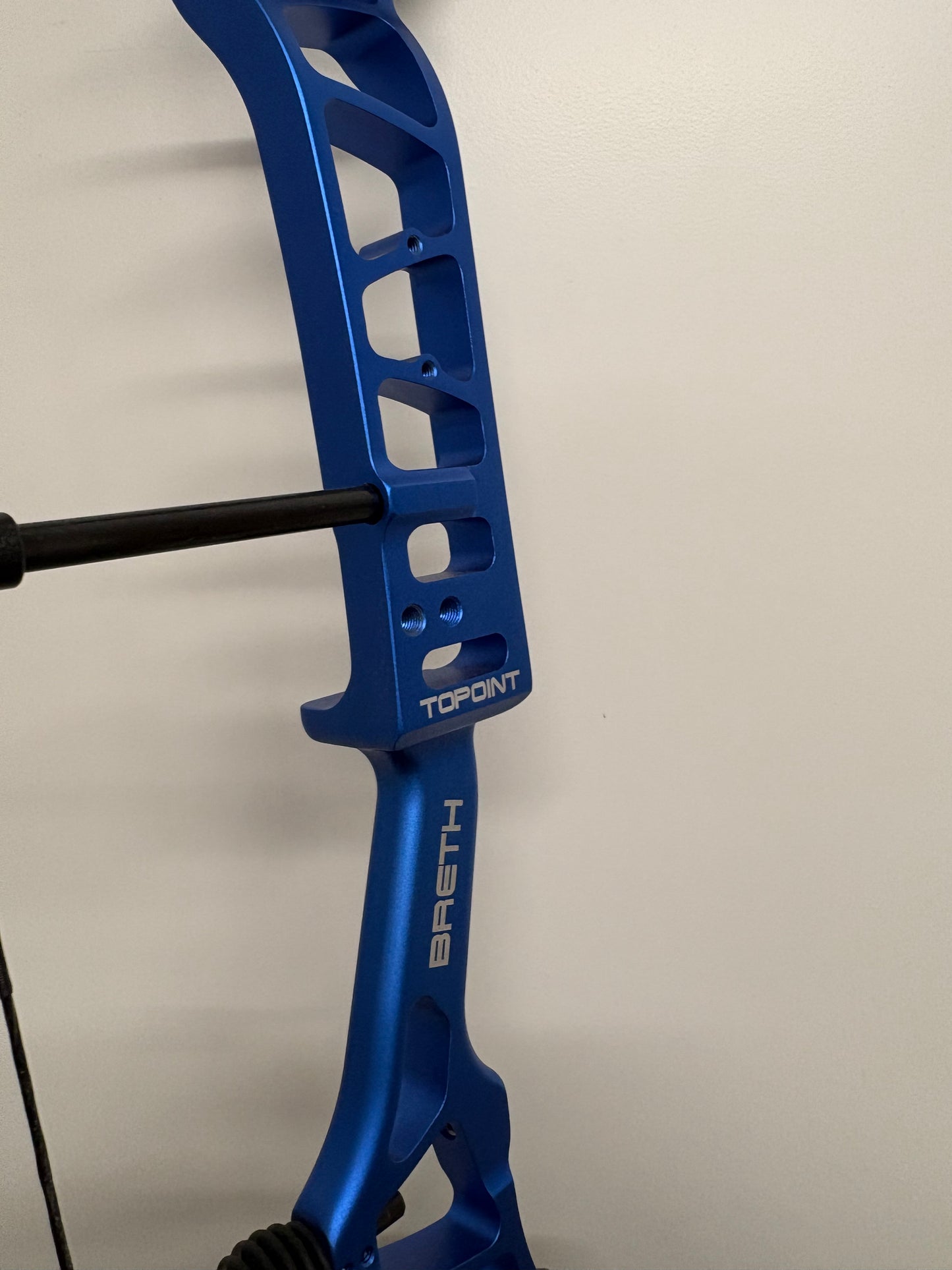 Topoint Breth 36 Compound Bow RH Blue 35-50 lbs - Used
