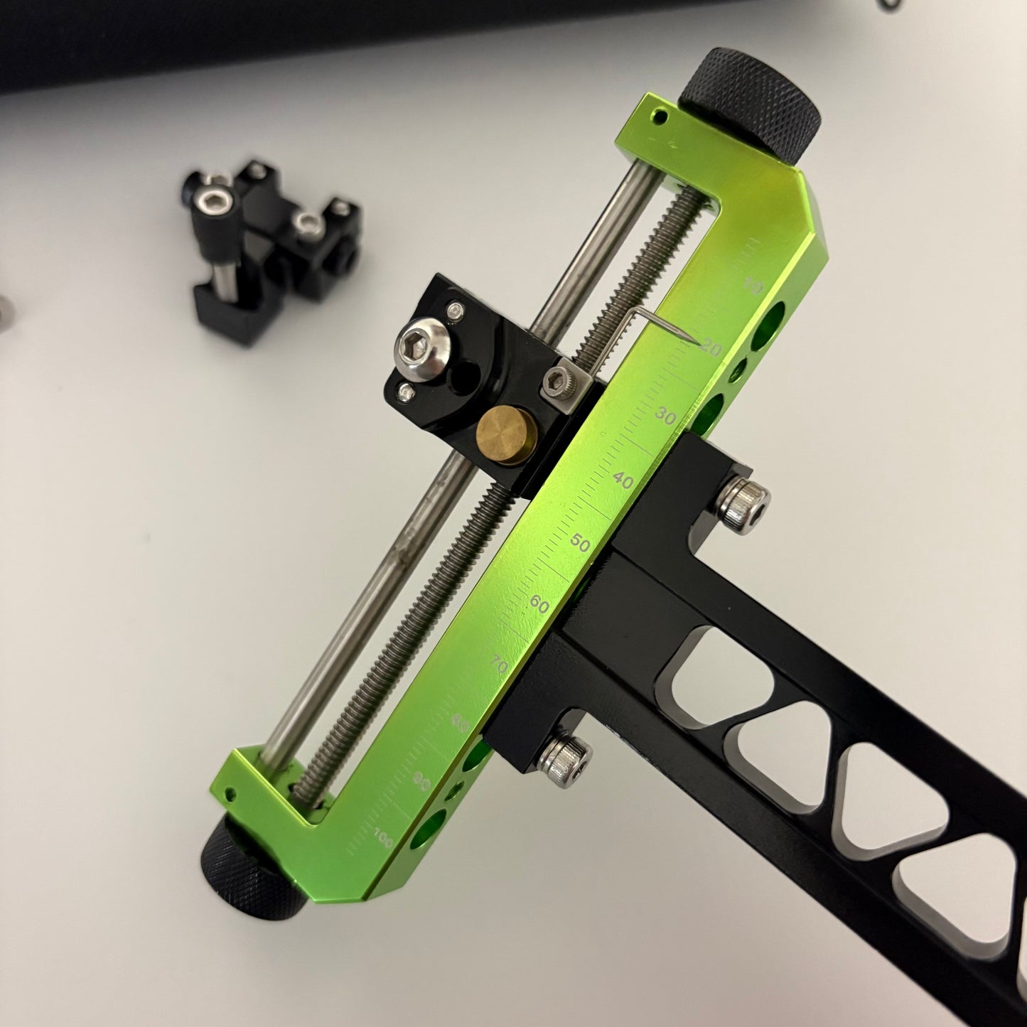 Avalon Tec X Shorty Compound Sight RH Green- Used (#OB134)