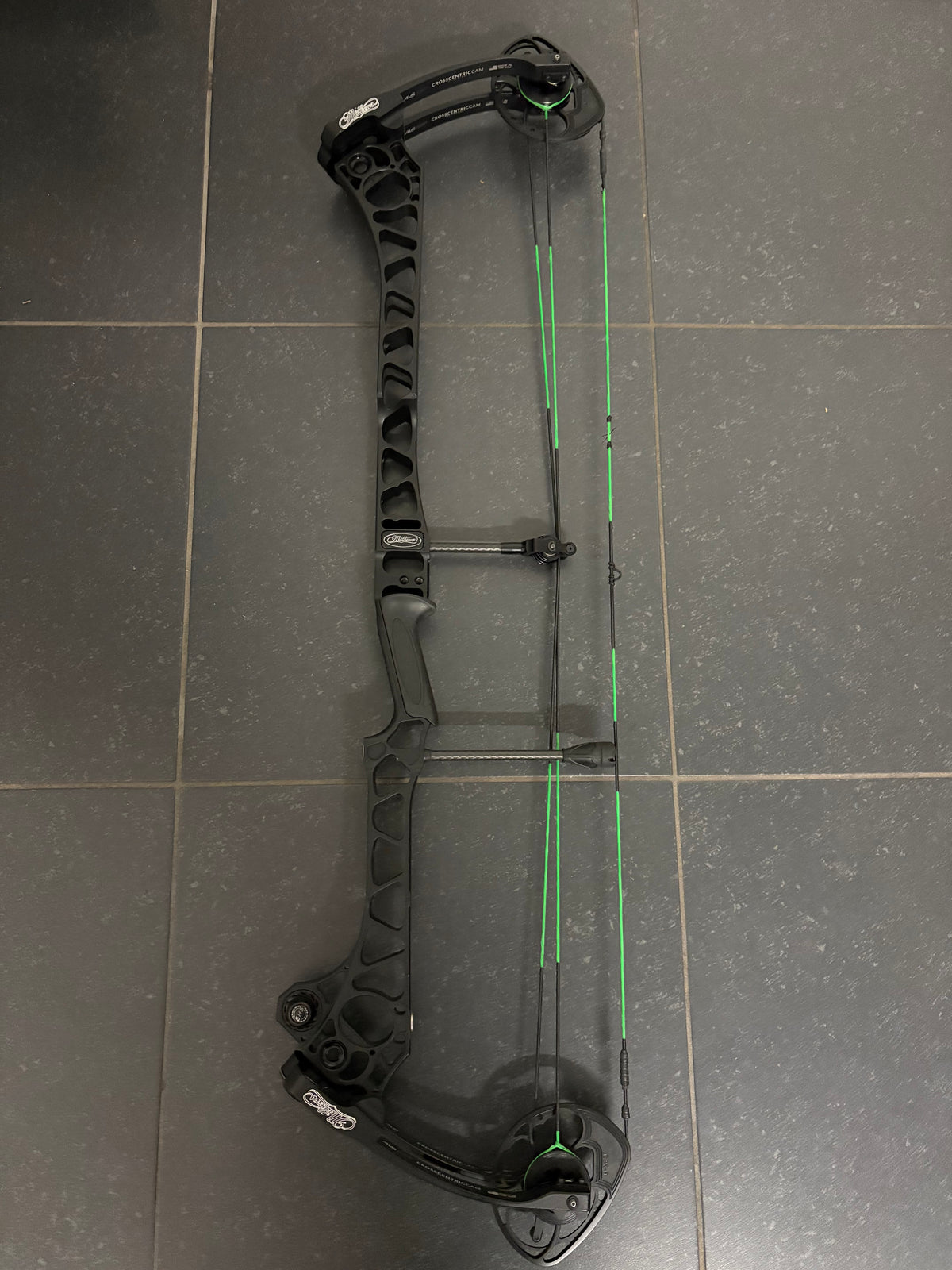 Mathews TRX 40 Compound Bow RH Black 50-60 lbs - Used