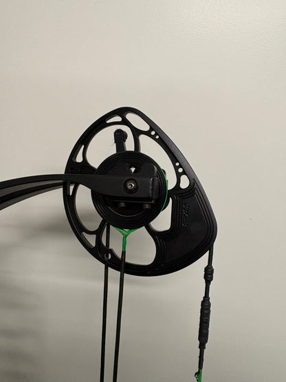 Mathews TRX 40 Compound Bow RH Black 50-60 lbs - Used