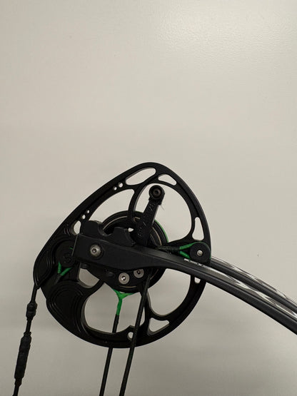 Mathews TRX 40 Compound Bow RH Black 50-60 lbs - Used