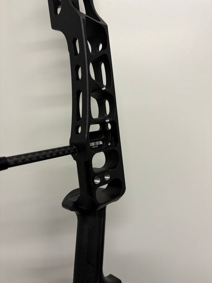 Mathews TRX 40 Compound Bow RH Black 50-60 lbs - Used